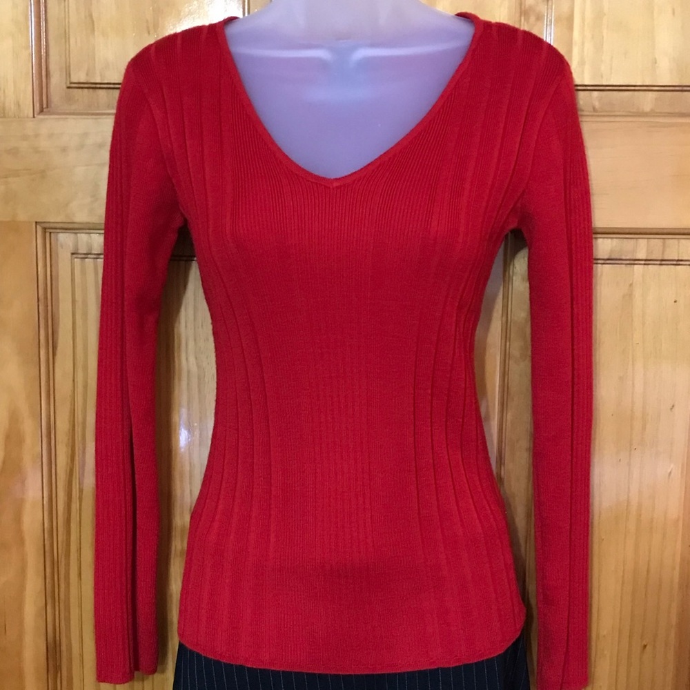 New York & Co. Red Ribbed LS Sweater Blouse 
Ladies XS 0 - 2 
V Neck 
70% …
